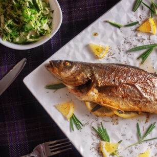 Сібас запечений в духовці з розмарином