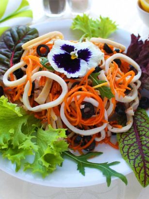 Салат з кальмарами та морквою по-корейськи