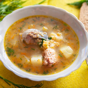 Суп із консервованої скумбрії з пшоном