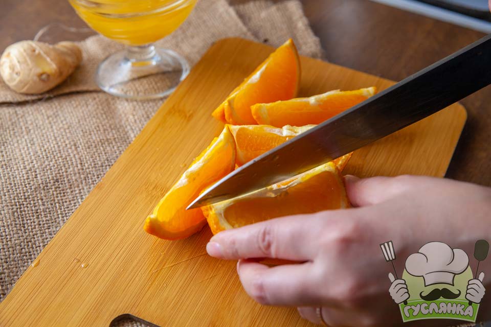 добре вимитий апельсин розрізую на 6 частин