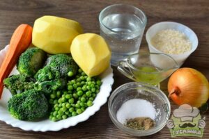 кошик продуктів для супу з броколі