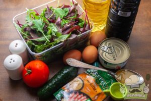 для приготування легкого салату з тунцем мені потрібні такі продукти