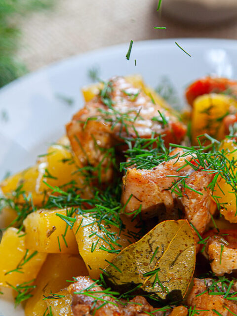 Картопля з індичкою в духовці